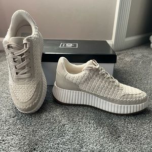 Dolce Vita Sneakers Size 8.5 NEW